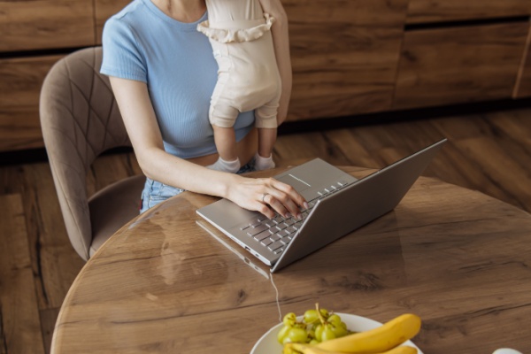 Congé supplémentaire de naissance : on connait les modalités pour les salariés